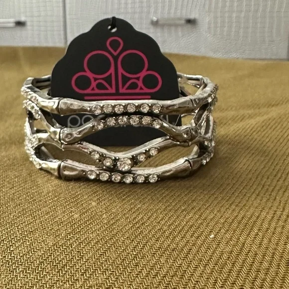 Paparazzi Silver Cross Country Rhinestone stretchy Bracelet - Picture 3 of 3